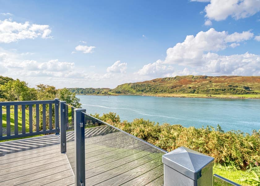 Waterfront Tamarack Hot Tub Lodge - Oban Holiday Park, Oban