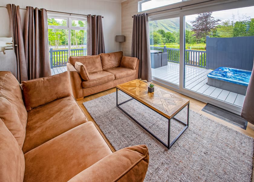 Nevis Hot Tub 3 - Ben Nevis Holiday Park, Camaghael, Fort William