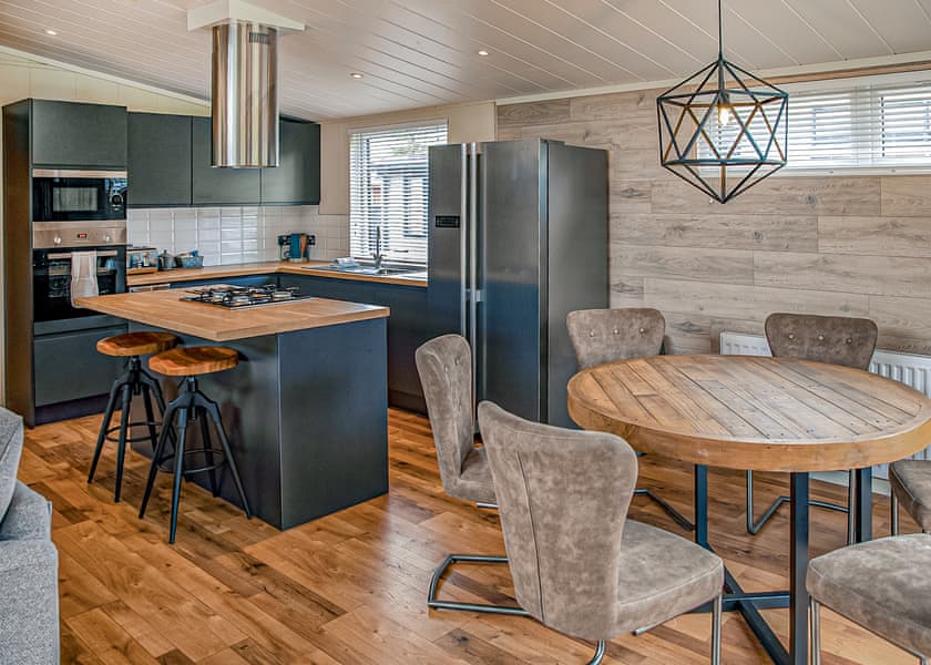 Nevis Hot Tub 3 - Ben Nevis Holiday Park, Camaghael, Fort William