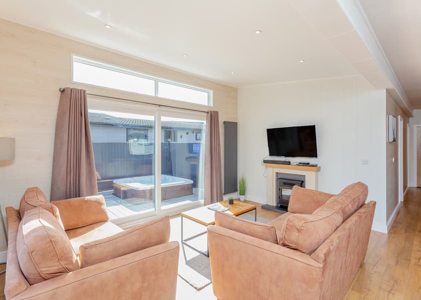 Nevis Hot Tub 4 - Ben Nevis Holiday Park, Camaghael, Fort William