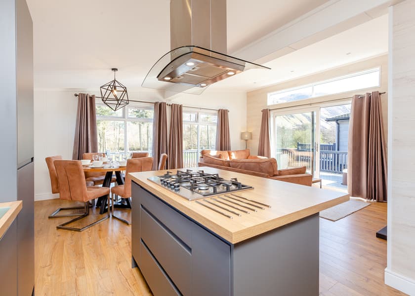 Nevis Hot Tub 4 - Ben Nevis Holiday Park, Camaghael, Fort William