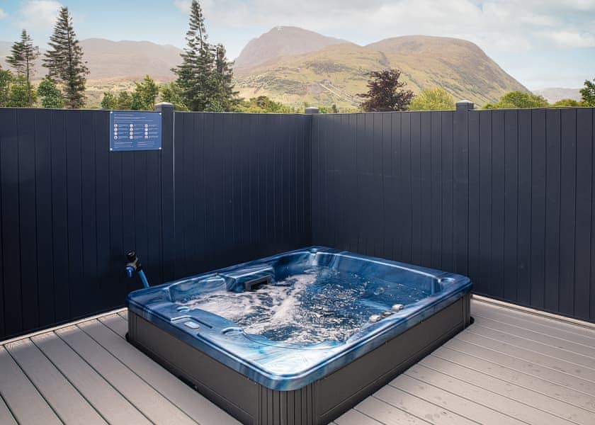 Nevis Hot Tub Family Lodge 2 - Ben Nevis Holiday Park, Camaghael, Fort William