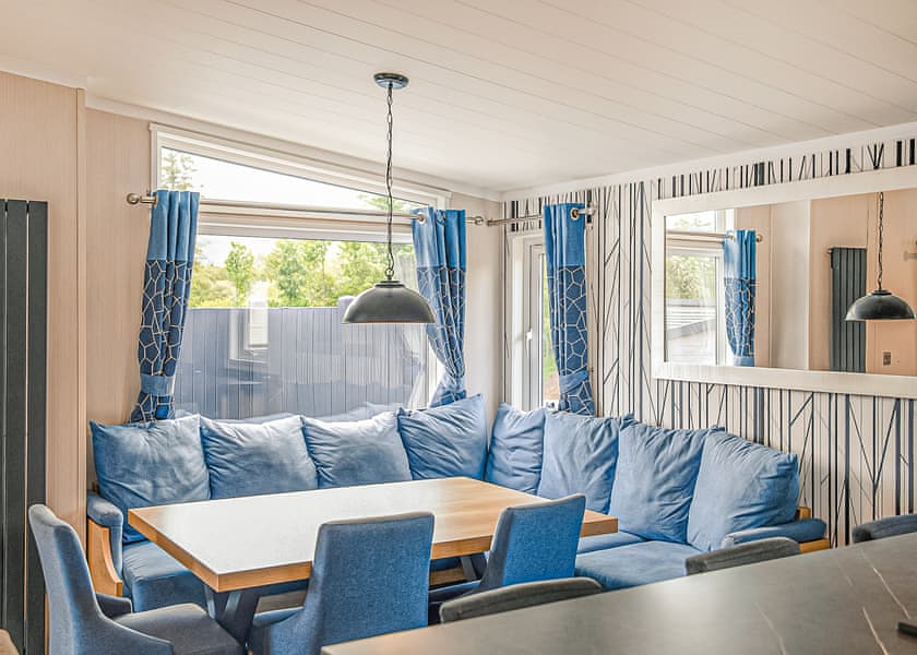 Nevis Hot Tub Family Lodge 2 - Ben Nevis Holiday Park, Camaghael, Fort William