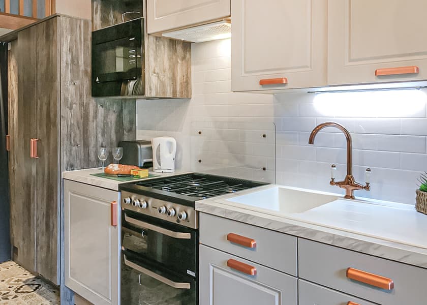 Riverside Family Pod HT - Ogwen Bank Caravan & Lodge Park, Snowdonia