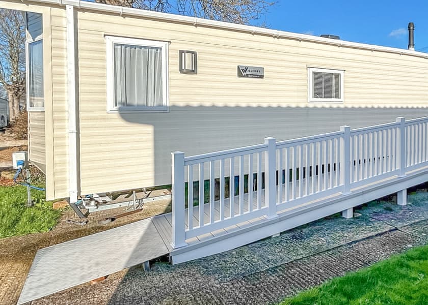 Platinum Sovereign - Orchards Holiday Park, Newbridge, Nr Yarmouth