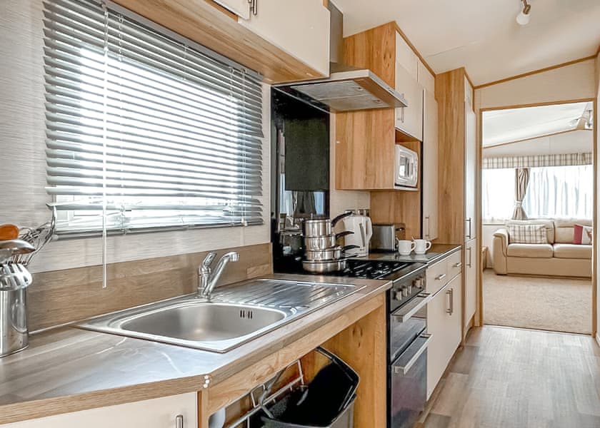 Gold Sovereign - Orchards Holiday Park, Newbridge, Nr Yarmouth