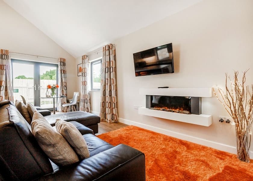 Hollytree Lodge - Oakwood Lodges, South Duffield, Nr York