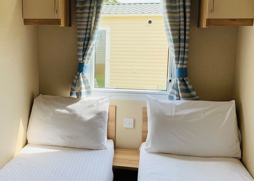 Classic Caravan 4 - Devon Hills Holiday Park, Paignton