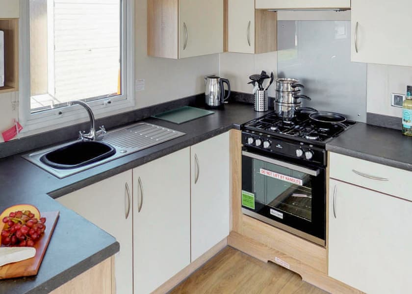 Gold 2 Caravan with DeckingLP28515 - St Osyth and Martello Beach, St Osyth, Clacton-on-Sea