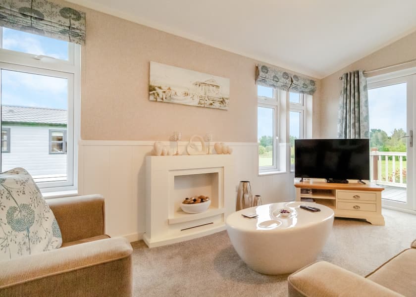 Mead One - Otters Mead Boutique Lodges, Beetley, Dereham