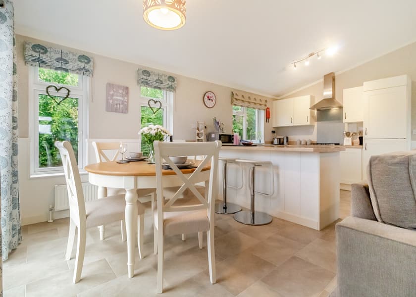 Mead One - Otters Mead Boutique Lodges, Beetley, Dereham