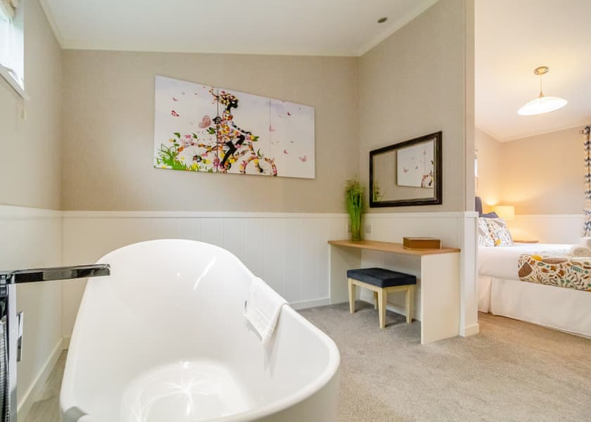 Mead One - Otters Mead Boutique Lodges, Beetley, Dereham