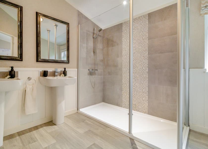 Mead One - Otters Mead Boutique Lodges, Beetley, Dereham