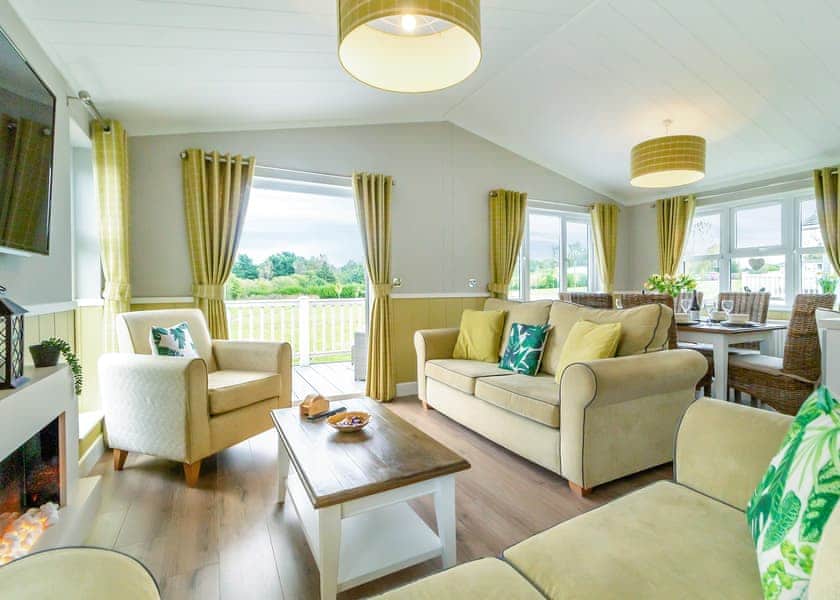 Mead Three - Otters Mead Boutique Lodges, Beetley, Dereham