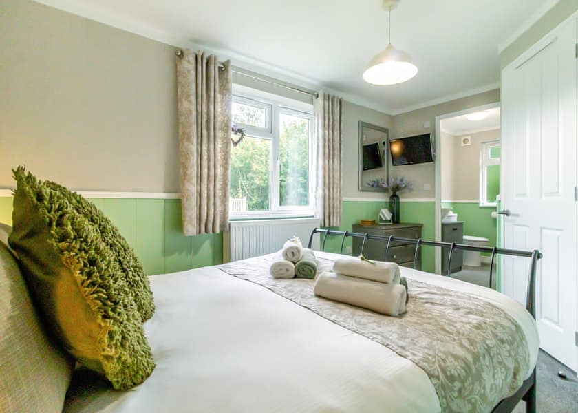 Mead Two - Otters Mead Boutique Lodges, Beetley, Dereham