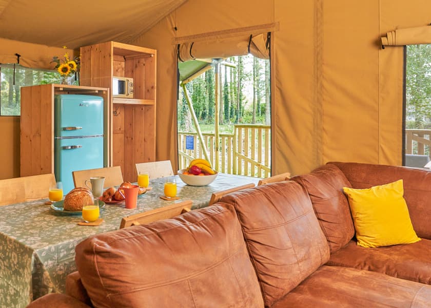 Safari Tent Pet - Cornish Meadows Holiday Park, Hayle