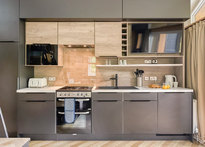 Glamping Pods with hot tubs - Cornish Meadows Holiday Park, Hayle