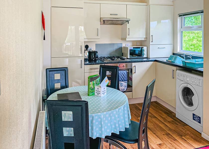 Classic Lodge Hot Tub 4 - Devon Hills Holiday Park, Paignton