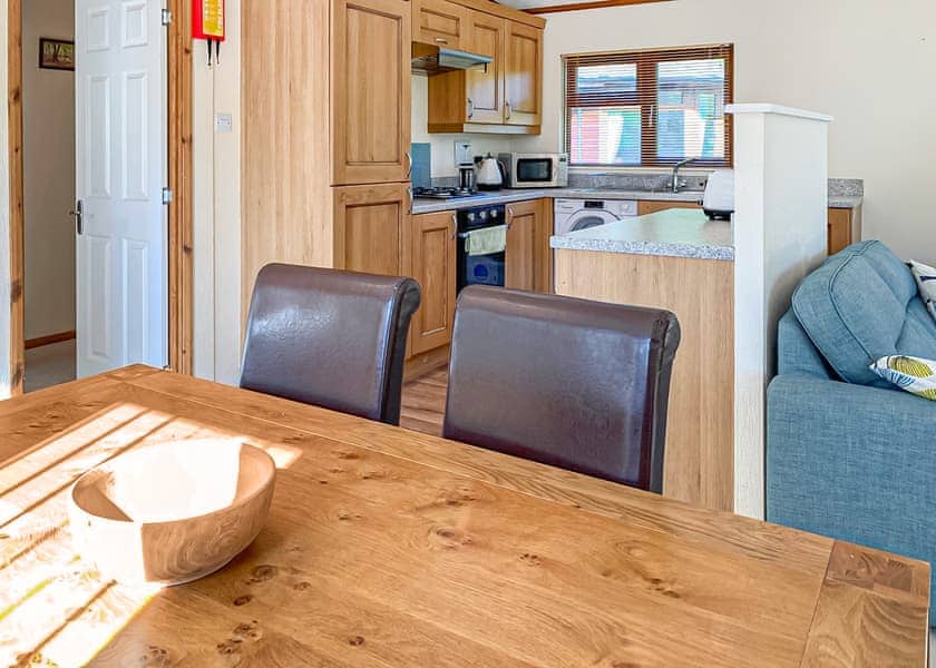 Classic Lodge Hot Tub 4 - Devon Hills Holiday Park, Paignton