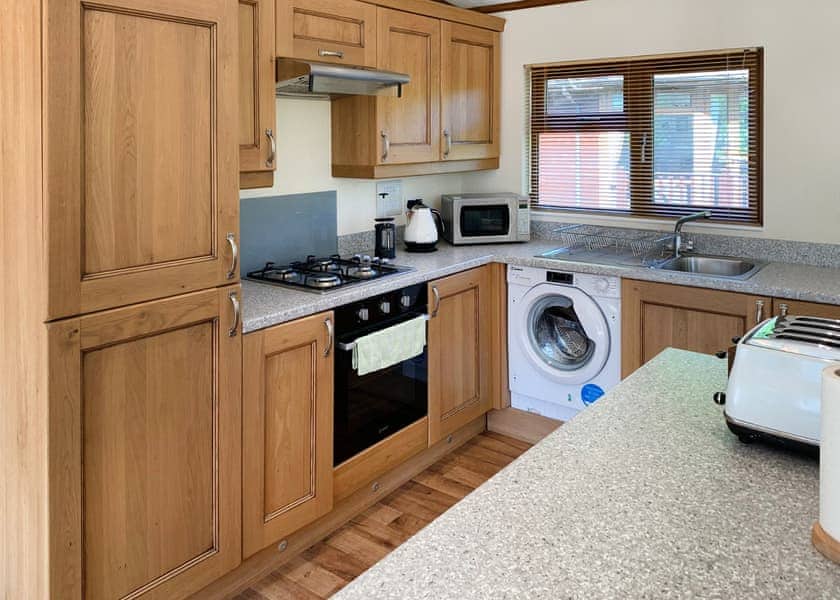 Classic Lodge Hot Tub 4 - Devon Hills Holiday Park, Paignton