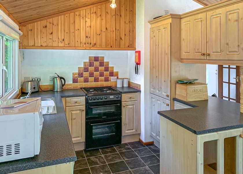 Classic Lodge Hot Tub 4 - Devon Hills Holiday Park, Paignton
