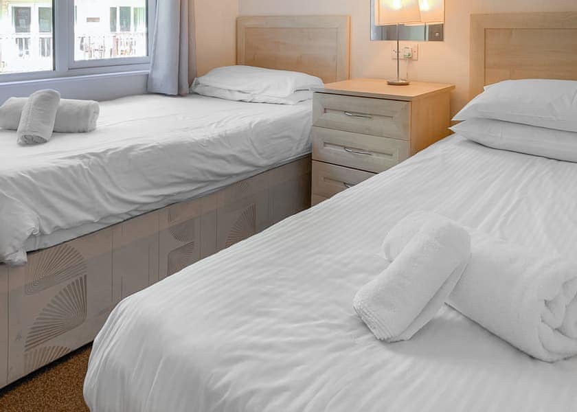 Classic Lodge Hot Tub 4 - Devon Hills Holiday Park, Paignton