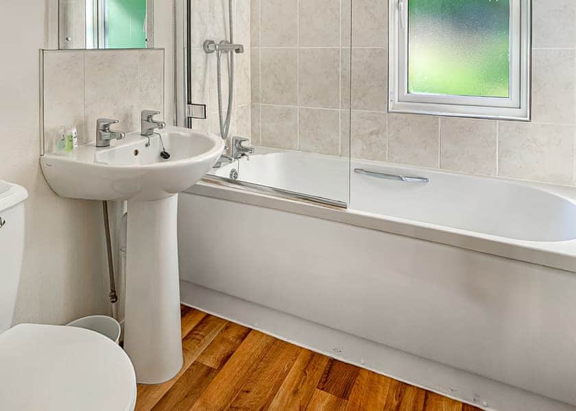 Classic Lodge Hot Tub 4 - Devon Hills Holiday Park, Paignton