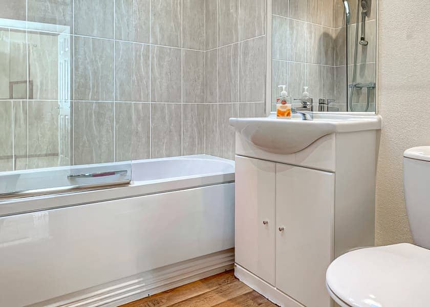 Classic Lodge Hot Tub 4 - Devon Hills Holiday Park, Paignton