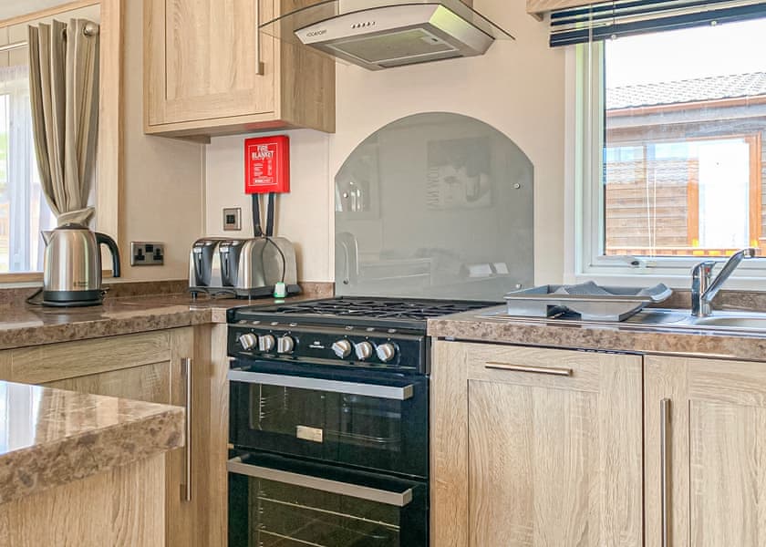 Superior Holiday Home 4 Hot Tub - Devon Hills Holiday Park, Paignton