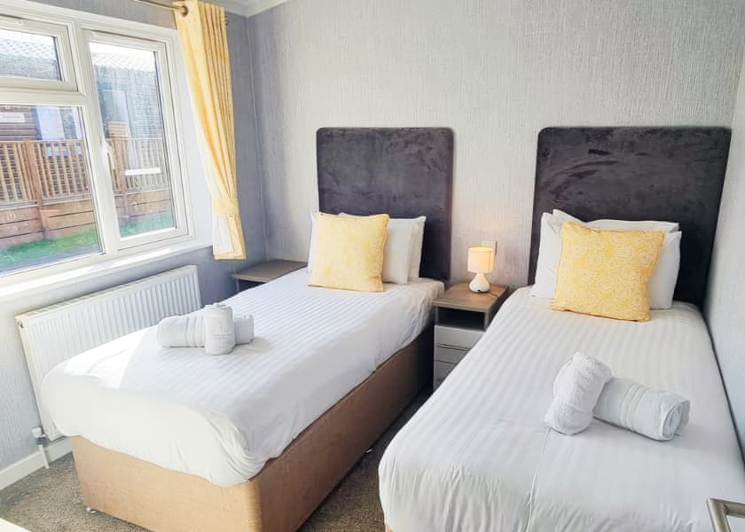 Comfort Plus Lodge 6 - Devon Hills Holiday Park, Paignton
