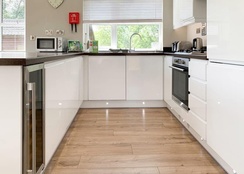 Comfort Lodge 4 - Devon Hills Holiday Park, Paignton