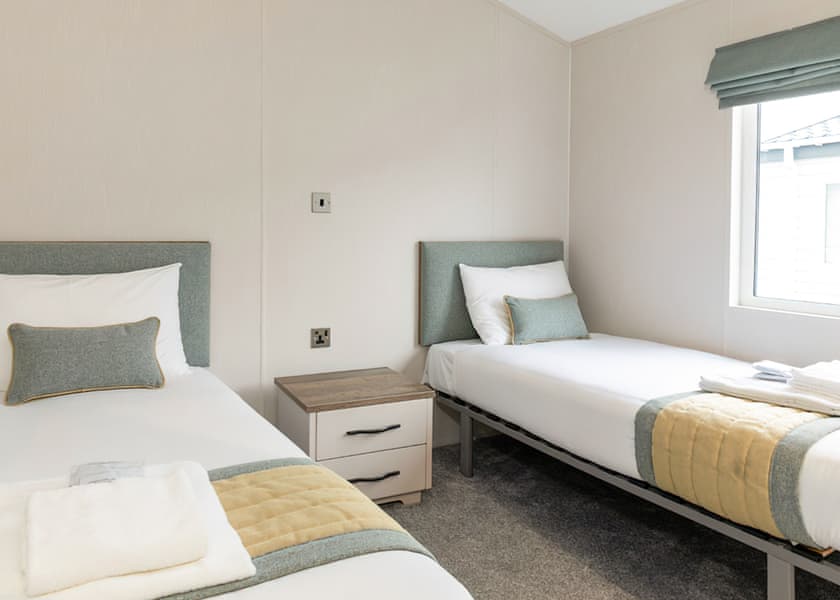 Platinum 2 Lodge with decking - Pakefield Holiday Park, Pakefield, Lowestoft