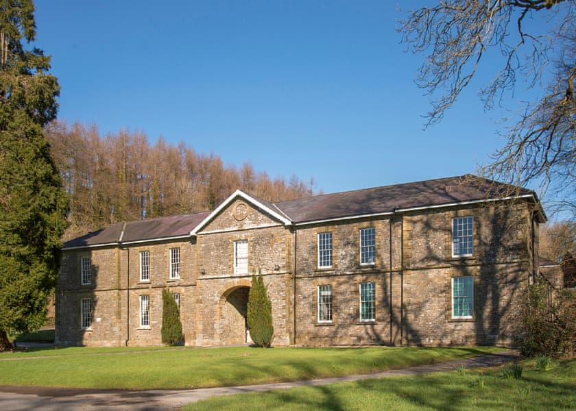 Pantglas Hall Lodges, Llandeilo, Nr Carmarthen