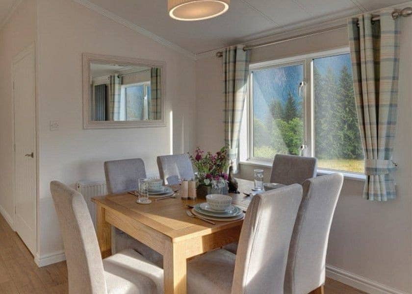 Newport Lodge - Carmarthen Bay, Kidwelly, Carmarthenshire