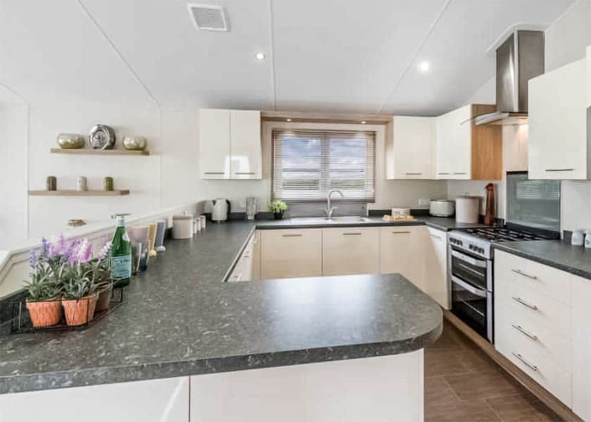 Llanarthney Lodge - Carmarthen Bay, Kidwelly, Carmarthenshire