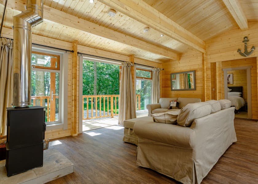 Woodland Hideaway - Peckmoor Farm Lodges, Crewkerne