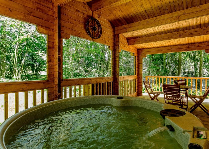 Woodland Retreat - Peckmoor Farm Lodges, Crewkerne