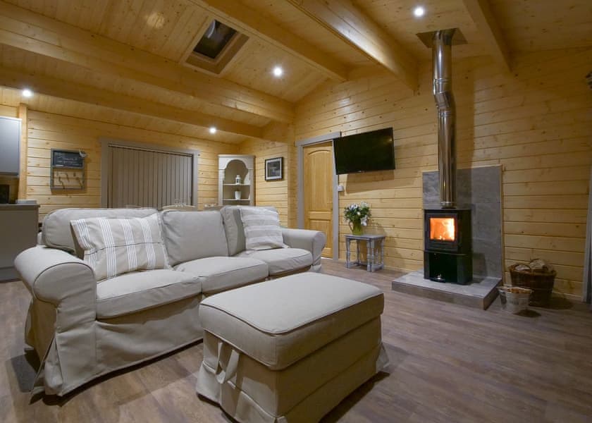Woodland Retreat - Peckmoor Farm Lodges, Crewkerne