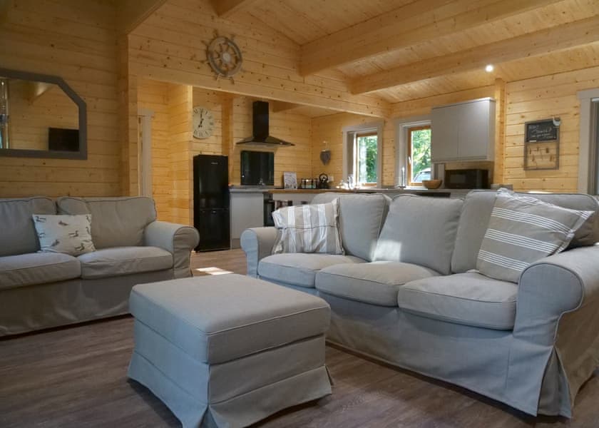 Woodland Retreat - Peckmoor Farm Lodges, Crewkerne