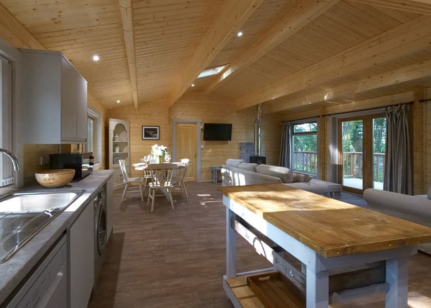 Woodland Retreat - Peckmoor Farm Lodges, Crewkerne