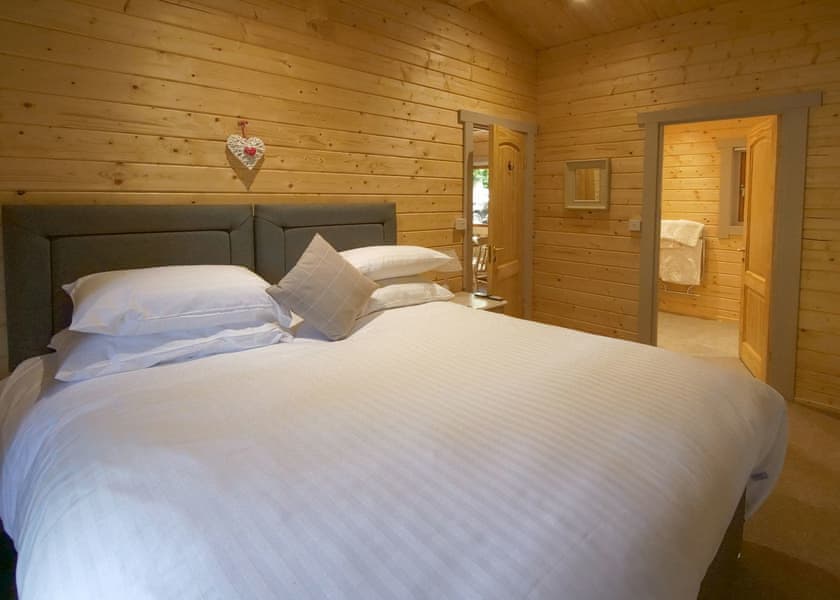 Woodland Retreat - Peckmoor Farm Lodges, Crewkerne