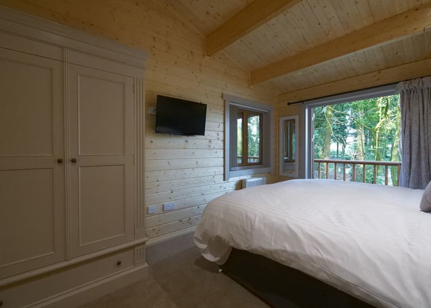 Woodland Retreat - Peckmoor Farm Lodges, Crewkerne