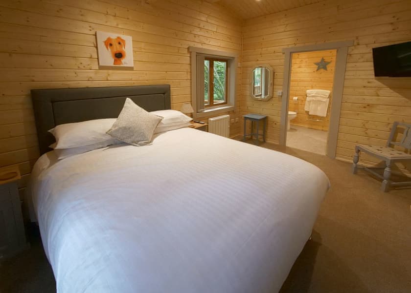 Woodland Retreat - Peckmoor Farm Lodges, Crewkerne