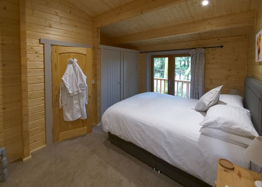Woodland Retreat - Peckmoor Farm Lodges, Crewkerne