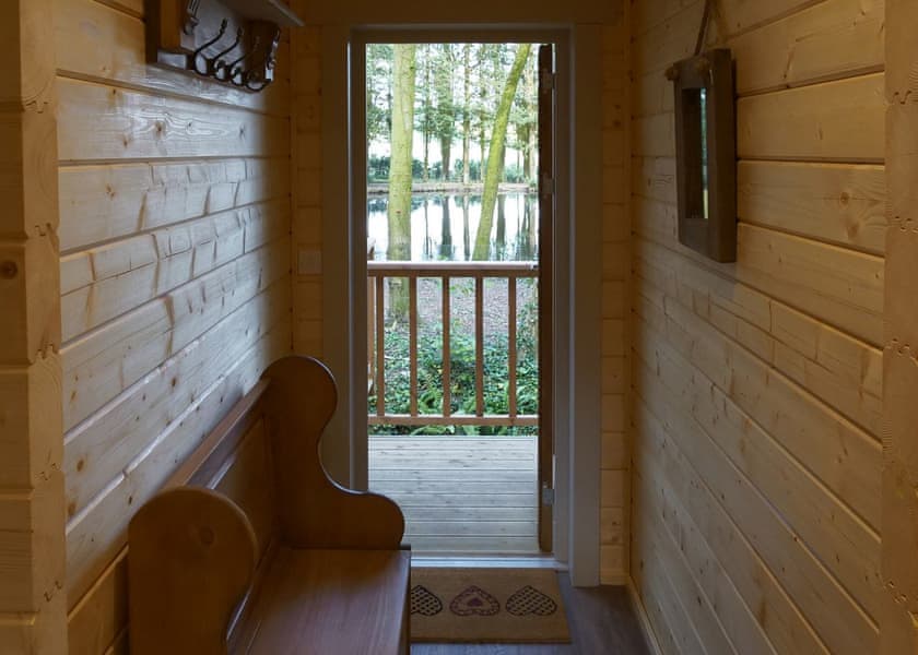 Woodland Retreat - Peckmoor Farm Lodges, Crewkerne