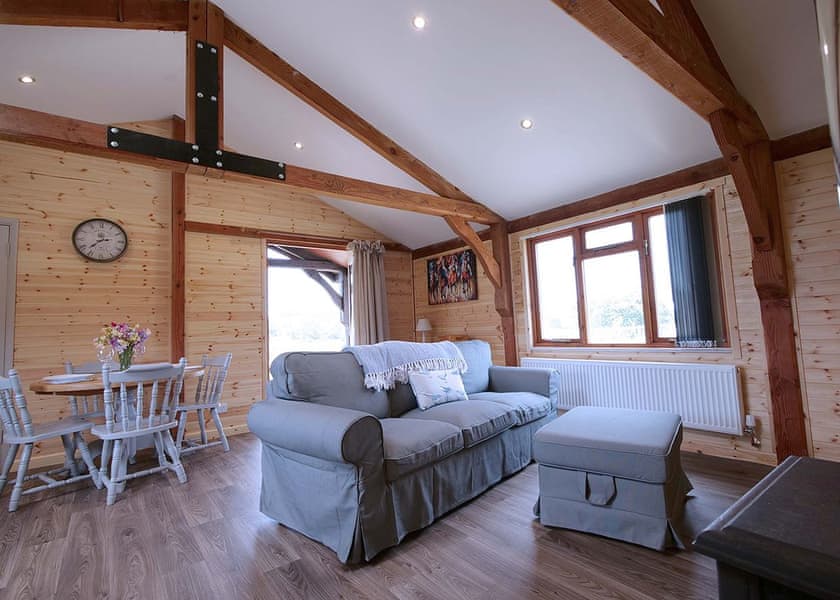 Stable Lodge - Peckmoor Farm Lodges, Crewkerne