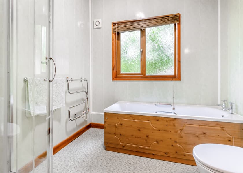 Hawthorn Spa - Penllwyn Lodges, Garthmyl, Montgomery