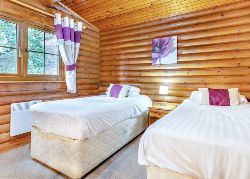 The Log Spa - Penllwyn Lodges, Garthmyl, Montgomery