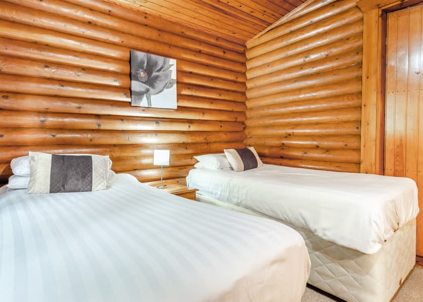 The Log Spa - Penllwyn Lodges, Garthmyl, Montgomery