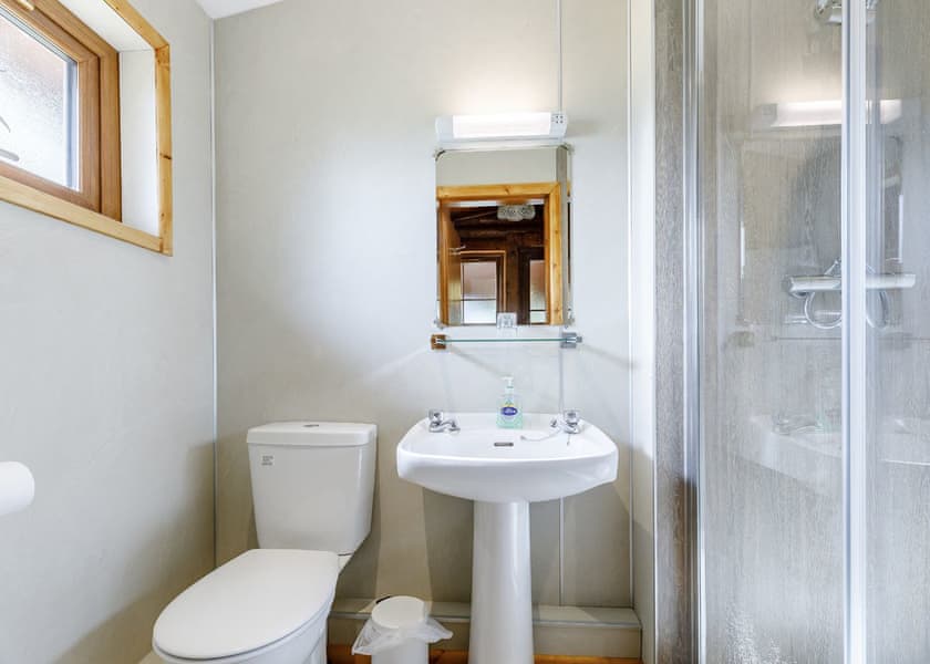 The Log Spa - Penllwyn Lodges, Garthmyl, Montgomery